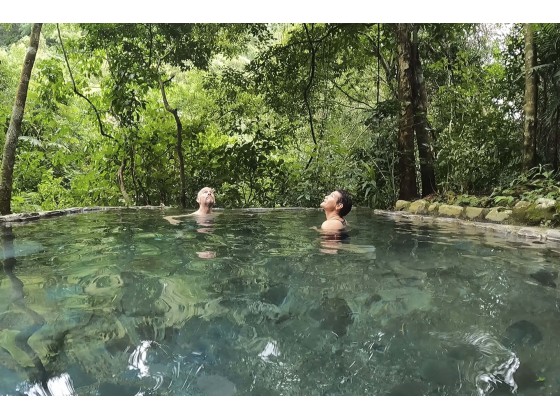 Tour Guiado de Cabalgata y Paseo a Aguas Termales con Almuerzo en Monteverde