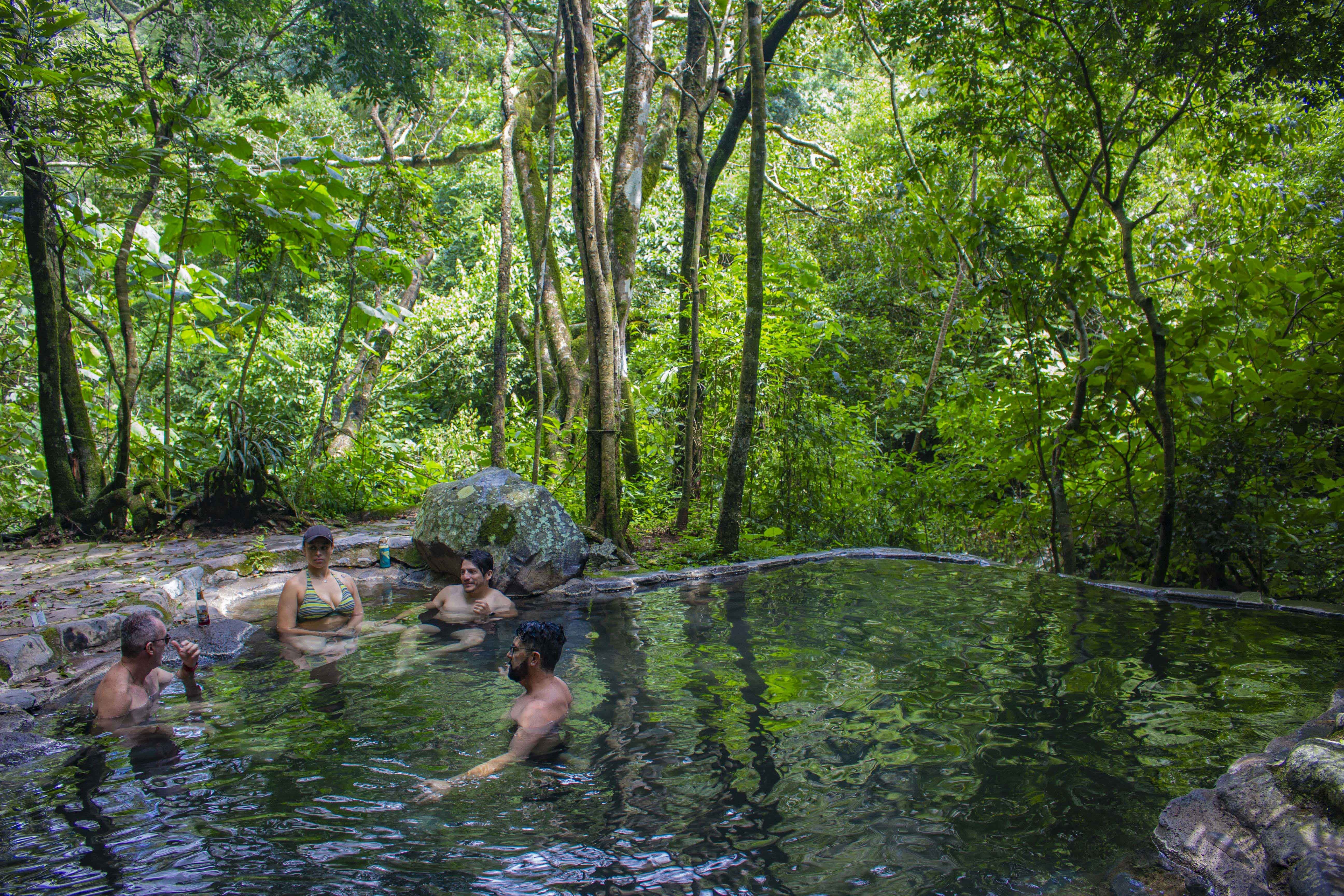 Aguas Termales Junto al Río en Finca Lindora, Monteverde